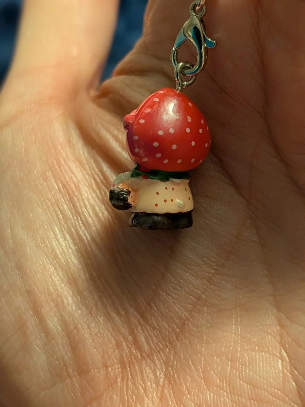 🦋 Hello Kitty Strawberry Charm Strap - Zipper Pull
